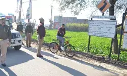 सादे कपड़ों में साईकिल से निरीक्षण करने पहुंचे कप्तान- महकमे में खलबली सादे कपड़ों में साईकिल से निरीक्षण करने पहुंचे कप्तान- महकमे में खलबली