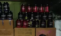 युवाओं को पहलवान बनाने के लिए निर्मित किया जा रहा नकली प्रोटीन बरामद युवाओं को पहलवान बनाने के लिए निर्मित किया जा रहा नकली प्रोटीन बरामद