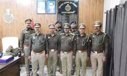 प्रोन्नति पाकर दरोगा बने मुख्य आरक्षियो को एसएसपी ने लगाए स्टार प्रोन्नति पाकर दरोगा बने मुख्य आरक्षियो को एसएसपी ने लगाए स्टार