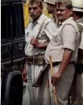 रेप करने पहुंचे युवक से भिड़ी महिला- दांत से होंठ काटकर किए अलग रेप करने पहुंचे युवक से भिड़ी महिला- दांत से होंठ काटकर किए अलग