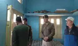 कृषि अधिकारी के कमरे पर फायरिंग- खिड़की के शीशे टूटे कृषि अधिकारी के कमरे पर फायरिंग- खिड़की के शीशे टूटे