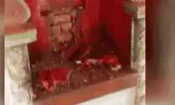 नंदी हनुमान की मूर्ति खंडित कर मंदिर में शिवलिंग उखाड़ा- लोगो का हंगामा नंदी हनुमान की मूर्ति खंडित कर मंदिर में शिवलिंग उखाड़ा- लोगो का हंगामा