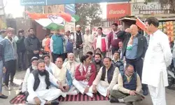 अडाणी मामले को लेकर कांग्रेसियों ने काटा बवाल मांगी गारंटी अडाणी मामले को लेकर कांग्रेसियों ने काटा बवाल मांगी गारंटी