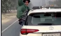 ओफ ओह- हाईवे पर डस्टर कार में पंजाबी सांग पे इतना खतरनाक स्टंट ओफ ओह- हाईवे पर डस्टर कार में पंजाबी सांग पे इतना खतरनाक स्टंट