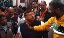 उपलब्धियां गिनाने गए मंत्री का उल्टा बढ़ा दांव- सहने पड़े जनता के ऐसे.. उपलब्धियां गिनाने गए मंत्री का उल्टा बढ़ा दांव- सहने पड़े जनता के ऐसे..