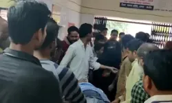 ठेला लगाने की तैयारी कर रहे युवक के साथ हादसा- करंट से हुई मौत ठेला लगाने की तैयारी कर रहे युवक के साथ हादसा- करंट से हुई मौत