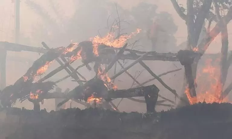 फूस की झोपड़ियों में आग लगने से इतने बच्चे जिंदा जले- मचा कोहराम