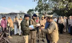 पूर्व प्रधान के भाई की हत्या कर शव जंगल में फेंका- परिजनों में कोहराम पूर्व प्रधान के भाई की हत्या कर शव जंगल में फेंका- परिजनों में कोहराम