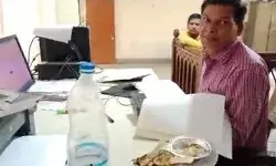 तहसीलदार कोर्ट को बनाया मयखाना- बाबू ने छलकाए जाम- वीडियों.. तहसीलदार कोर्ट को बनाया मयखाना- बाबू ने छलकाए जाम- वीडियों..