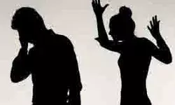 पति को किसी और युवती के साथ देखकर गुस्साई पत्नी ने किया.... पति को किसी और युवती के साथ देखकर गुस्साई पत्नी ने किया....