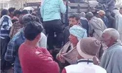 दूल्हा दुल्हन के साथ खाना खाने पर बवाल- बट से पीट-पीटकर बुजुर्ग.. दूल्हा दुल्हन के साथ खाना खाने पर बवाल- बट से पीट-पीटकर बुजुर्ग..