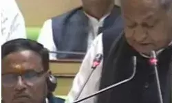 लो करलो बात- CM ने सदन में कर दी बड़ी चूक- मंत्री ने कान में बताया तो.. लो करलो बात- CM ने सदन में कर दी बड़ी चूक- मंत्री ने कान में बताया तो..