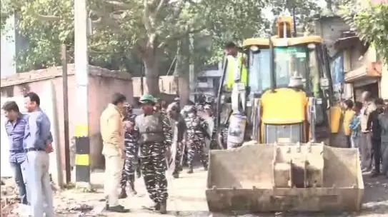 अतिक्रमण के खिलाफ कार्यवाही जारी- इलाका बनाया पुलिस छावनी