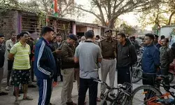 मामूली सी बात कर पत्नी एवं तीन बेटियों को तलवार से दिया काट मामूली सी बात कर पत्नी एवं तीन बेटियों को तलवार से दिया काट