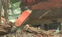 मरम्मत करते समय गिरा मकान- 2 लोगों की मौत- मचा कोहराम मरम्मत करते समय गिरा मकान- 2 लोगों की मौत- मचा कोहराम