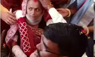 टूटे हाथ पैर वाली दुल्हन के साथ दूल्हे ने अस्पताल में रचाई शादी- अब हो रही..