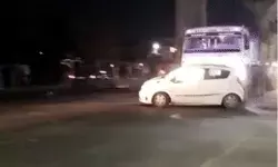 खुन्नस खाए कंटेनर ने कार को 2 किमी घसीटा- पुलिस की गुजारिश भी रही फेल