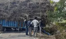 ड्यूटी खत्म करके स्कूटी पर लौट रही दो महिला कांस्टेबल खाई में मिली ड्यूटी खत्म करके स्कूटी पर लौट रही दो महिला कांस्टेबल खाई में मिली