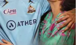 कोर्ट मैरिज करने वाले क्रिकेटर हार्दिक पांड्या अब वैलेंटाइन डे पर.... कोर्ट मैरिज करने वाले क्रिकेटर हार्दिक पांड्या अब वैलेंटाइन डे पर....