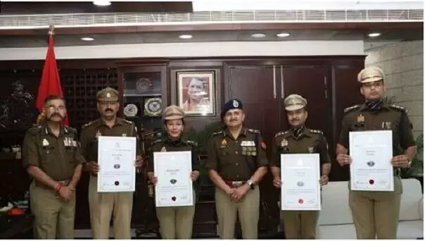 अब्बास अंसारी जेल प्रकरण का पर्दाफाश करने वाली पुलिस टीम सम्मानित