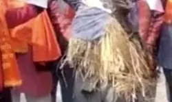 वैलेंटाइन डे का विरोध कर शिव चौक पर फूंका पुतला- बोले बजरंगी