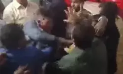 शादी में खाने को लेकर जमकर हुआ बवाल- कई लोग हुए जख्मी शादी में खाने को लेकर जमकर हुआ बवाल- कई लोग हुए जख्मी