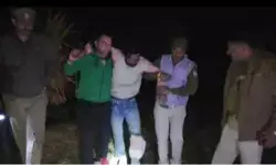 बीच सड़क महिला की हत्या कर भागा इनामी एनकाउंटर में घायल बीच सड़क महिला की हत्या कर भागा इनामी एनकाउंटर में घायल