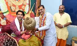 विष्णुदत्त शर्मा ने किए बागेश्वर धाम के दर्शन- करी यह बातें.. विष्णुदत्त शर्मा ने किए बागेश्वर धाम के दर्शन- करी यह बातें..