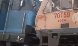 आमने सामने हुई दो मालगाड़ियां टकराई- ड्राइवर घायल- डिब्बे बेपटरी