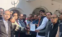 पूर्व सांसद के बयान से जैन समाज में उबाल, दिया डीएम को ज्ञापन पूर्व सांसद के बयान से जैन समाज में उबाल, दिया डीएम को ज्ञापन