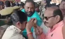 बीजेपी एमएलए ने महिला पुलिस अफसर को जडे तमाचे- मामला दर्ज बीजेपी एमएलए ने महिला पुलिस अफसर को जडे तमाचे- मामला दर्ज