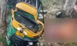 स्कूल बस में ऑटो में मारी टक्कर- एक ही परिवार के पांच सदस्यों की मौत स्कूल बस में ऑटो में मारी टक्कर- एक ही परिवार के पांच सदस्यों की मौत