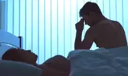 बॉयफ्रेंड ने सोते समय बेड पर किया टॉयलेट- गर्लफ्रेंड ने घोंप दिया छुरा बॉयफ्रेंड ने सोते समय बेड पर किया टॉयलेट- गर्लफ्रेंड ने घोंप दिया छुरा