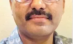 आजम खान की सल्तनत की जड़ों में मटठा डालने वाले आईएएस को सेवा विस्तार