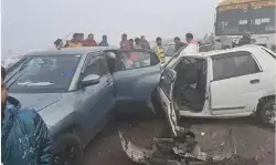 कोहरे ने मचाया कोहराम- एक्सप्रेस वे पर भिड़ी दो दर्जन गाड़ियां