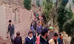 देखते ही देखते जमीन धंसी- भीतर समा गए दर्जनों मकान