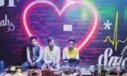 पुलिस चौकी के पास हुक्काबार- दरोगा सस्पेंड- थानेदार से स्पष्टीकरण पुलिस चौकी के पास हुक्काबार- दरोगा सस्पेंड- थानेदार से स्पष्टीकरण