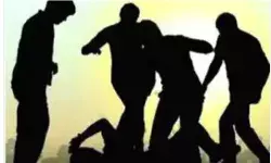 चाची को भाभी कहने पर हुआ बवाल- लाठी डंडों से दंपत्ति पर हमला