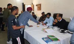 तहसील दिवस में डीएम एसएसपी ने सुनी समस्याएं- अफसरों को दी हिदायत तहसील दिवस में डीएम एसएसपी ने सुनी समस्याएं- अफसरों को दी हिदायत