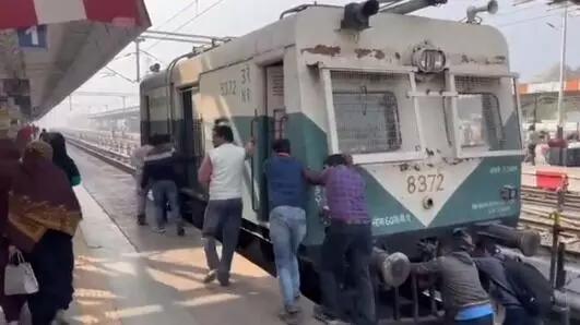 आजादी के अमृतकाल में रेलवे की नई पेशकश- धक्का परेड ट्रेन