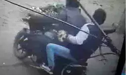 घर के बाहर बैठी महिला से बाइक सवार बदमाशों ने लूटी चेन घर के बाहर बैठी महिला से बाइक सवार बदमाशों ने लूटी चेन