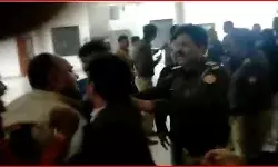 काला कोट पहनने वाले भूले कानून- थाने में हंगामा काटते हुए बोले... काला कोट पहनने वाले भूले कानून- थाने में हंगामा काटते हुए बोले...