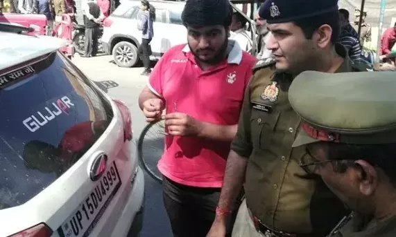 2 घंटे चला पुलिस का अभियान- जाट गुर्जर पंडित पर कसा गया शिकंजा