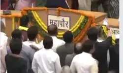 सदन में आप व बीजेपी में भिड़ंत- फेंके सेब बोतल_ महिला पार्षद भी भिड़ी सदन में आप व बीजेपी में भिड़ंत- फेंके सेब बोतल_ महिला पार्षद भी भिड़ी