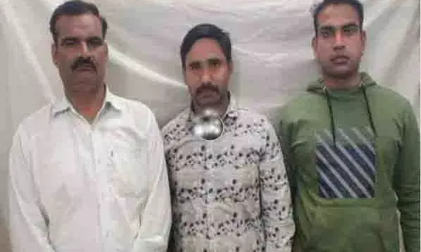 लूट के मास्टरमाइंड सिपाही के साथ दो दरोगा सस्पेंड- कारोबारी से लूटे थे. लूट के मास्टरमाइंड सिपाही के साथ दो दरोगा सस्पेंड- कारोबारी से लूटे थे.