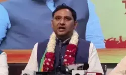 लो जी वोटिंग से पहले झाड़ू छोड़ भगवाई हुआ आप पार्षद लो जी वोटिंग से पहले झाड़ू छोड़ भगवाई हुआ आप पार्षद