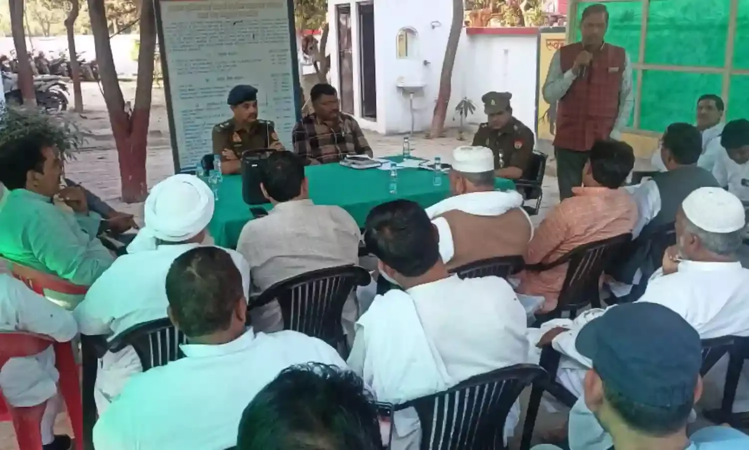 थाने पर शांति समिति की गोष्ठी का आयोजन- SSP ने की वार्ता
