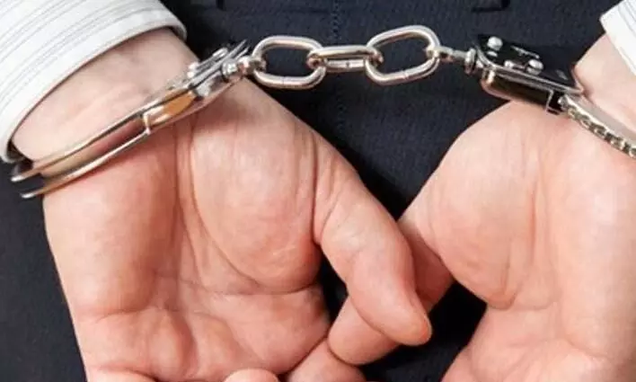 3300 करोड़ के घोटाले में सीनियर आईएएस अफसर का पति गिरफ्तार