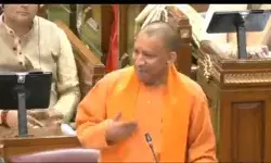 योगी की खरी खरी सुनकर अखिलेश की सदन में बोलती हुई बंद योगी की खरी खरी सुनकर अखिलेश की सदन में बोलती हुई बंद