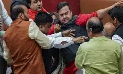 एमसीडी सदन में मारपीट के बाद थाने पहुंची बीजेपी आप- कराई एफआईआर एमसीडी सदन में मारपीट के बाद थाने पहुंची बीजेपी आप- कराई एफआईआर